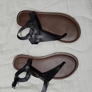 Universal thread Sandals
